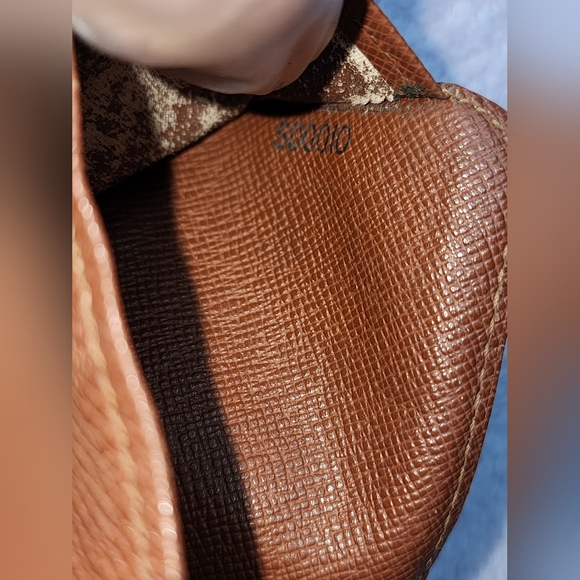 Authentic Louis Vuitton Monogram Compact Zippy - Picture 9 of 15